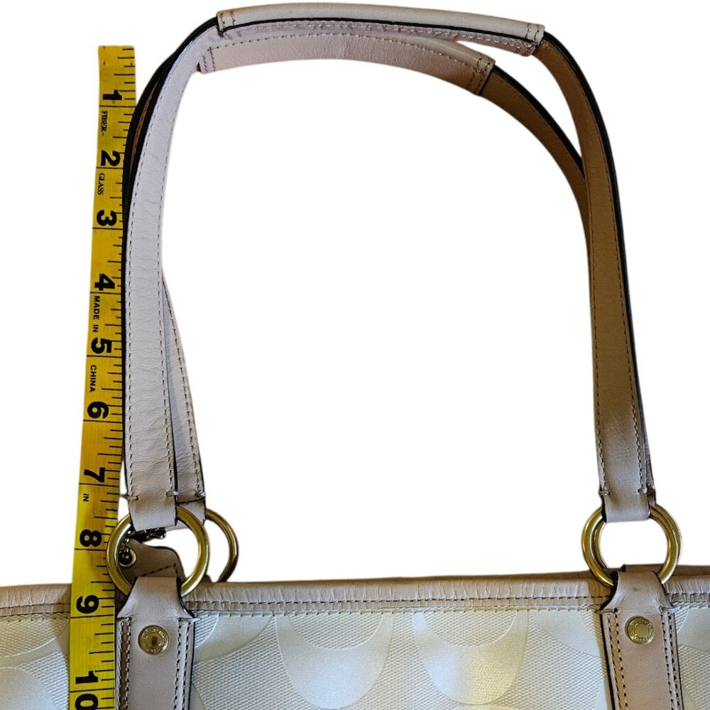 Beautiful Coach Bag - Picture 9 of 17